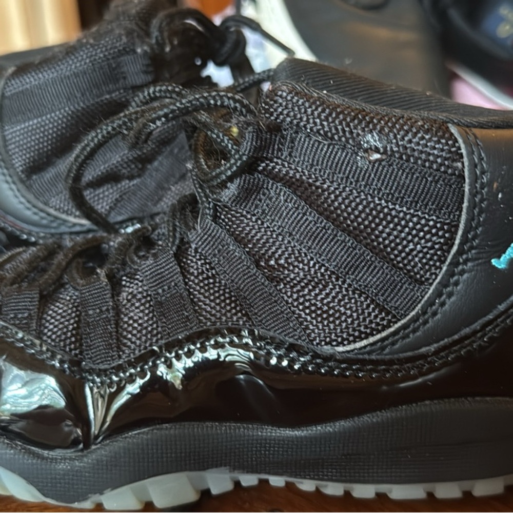 Nike Kids Black and Gold Sneakers - Picture 2 of 3